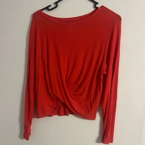 All In Motion Twist Front Long Sleeve Top NWT Size Large Red - Picture 2 of 2